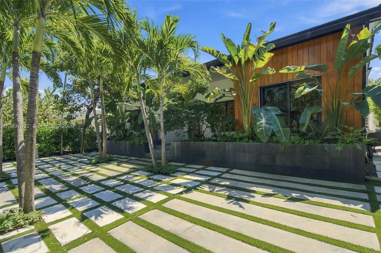 600 W 51st St , Miami Beach, FL 33140 Photo