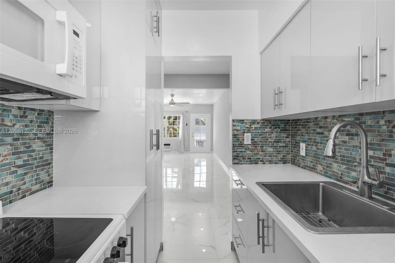635 8th St, Unit 205, Miami Beach, FL 33139 Photo
