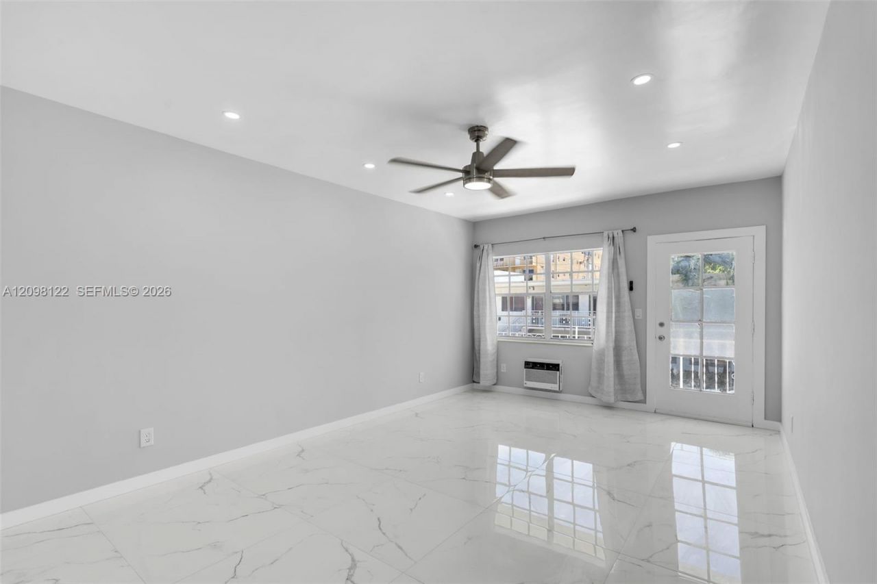 635 8th St, Unit 205, Miami Beach, FL 33139 Photo