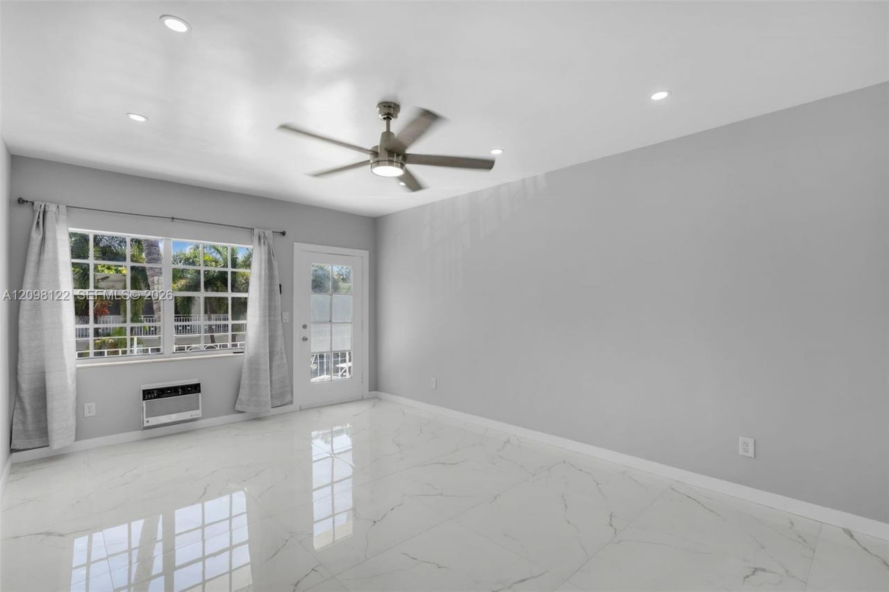 635 8th St, Unit 205, Miami Beach, FL 33139 Photo