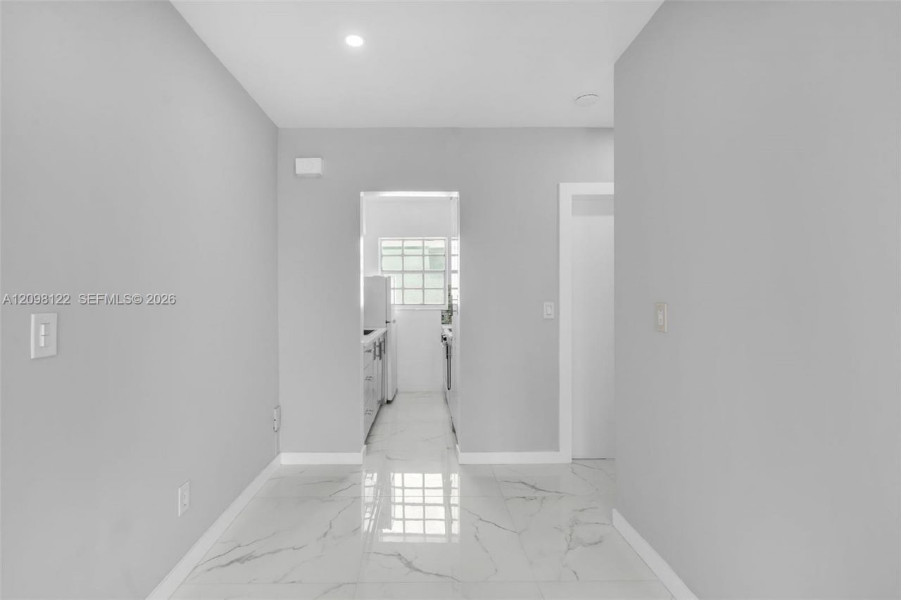 635 8th St, Unit 205, Miami Beach, FL 33139 Photo