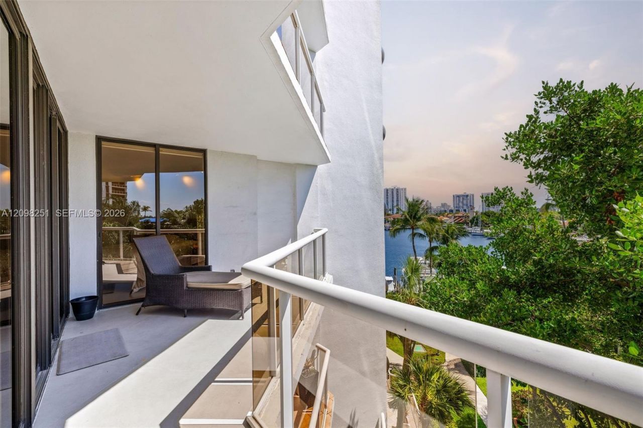 3610 Yacht Club Dr, Unit 410, Aventura, FL 33180 Photo