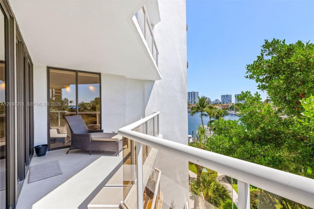 3610 Yacht Club Dr, Unit 410, Aventura, FL 33180 Photo