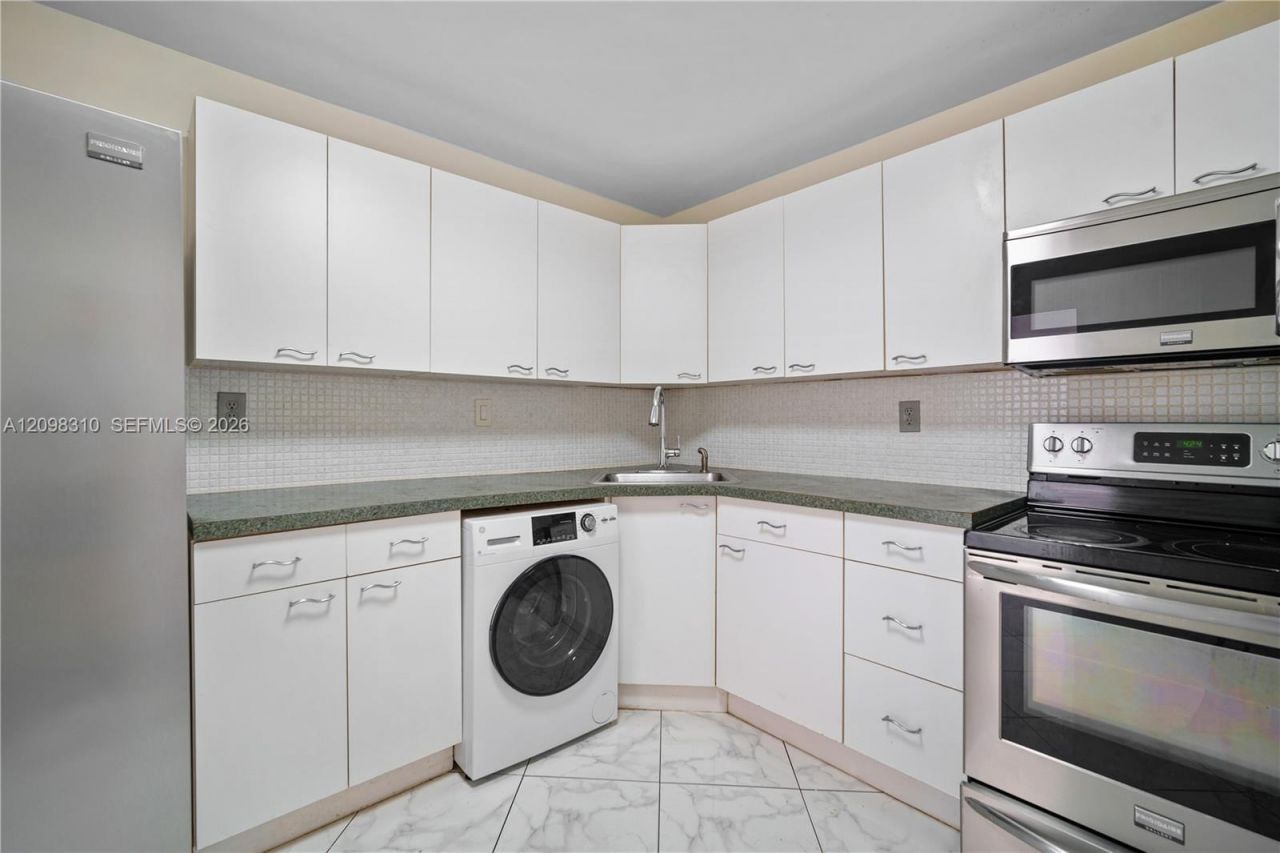 2750 NE 183rd St, Unit PH06, Aventura, FL 33160 Photo