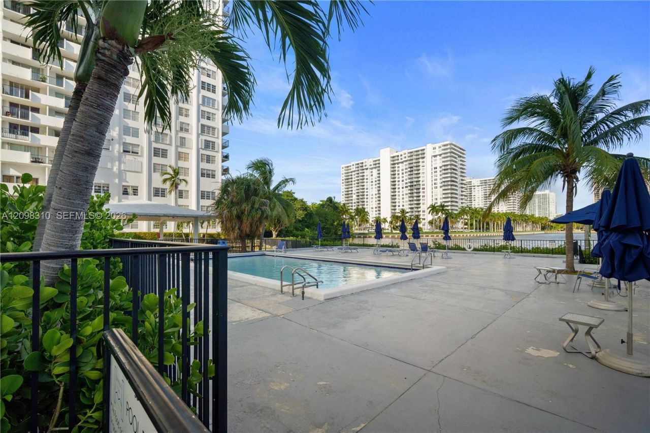 2750 NE 183rd St, Unit PH06, Aventura, FL 33160 Photo