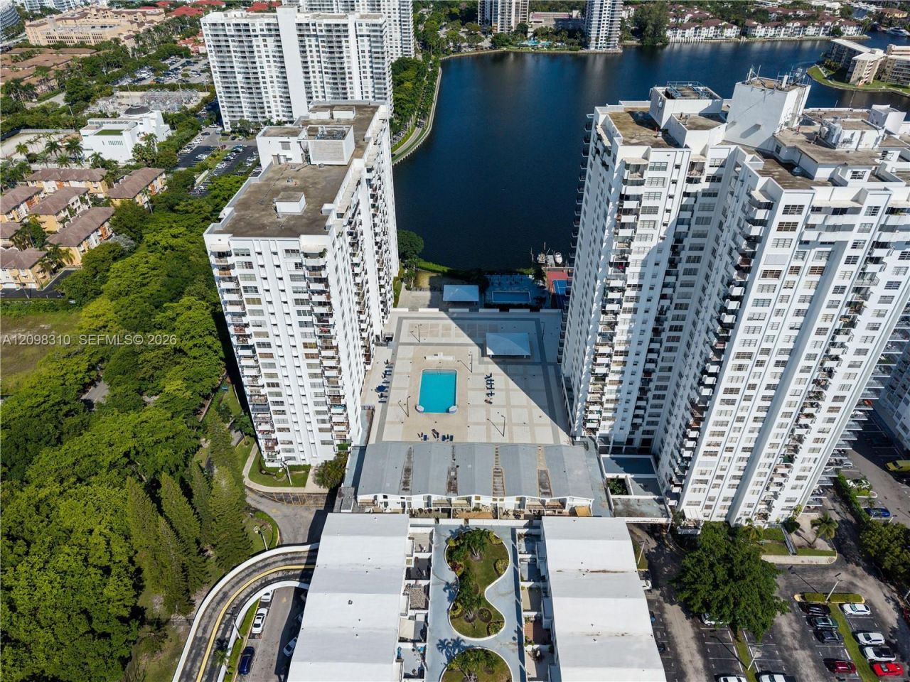2750 NE 183rd St, Unit PH06, Aventura, FL 33160 Photo