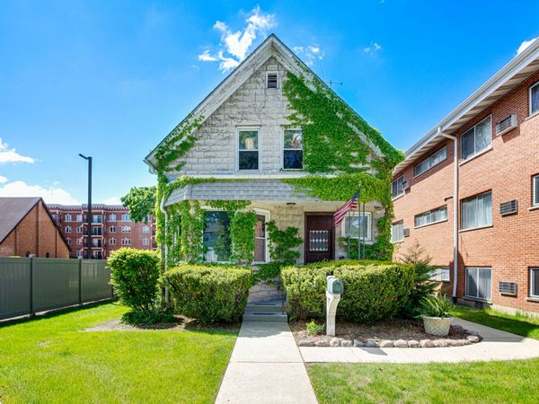 422 W Wesley Street , Wheaton, IL 60187