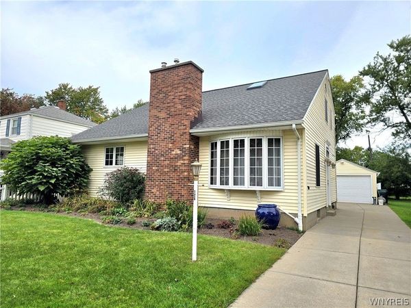 126 Meadow Ln , Buffalo, NY 14223