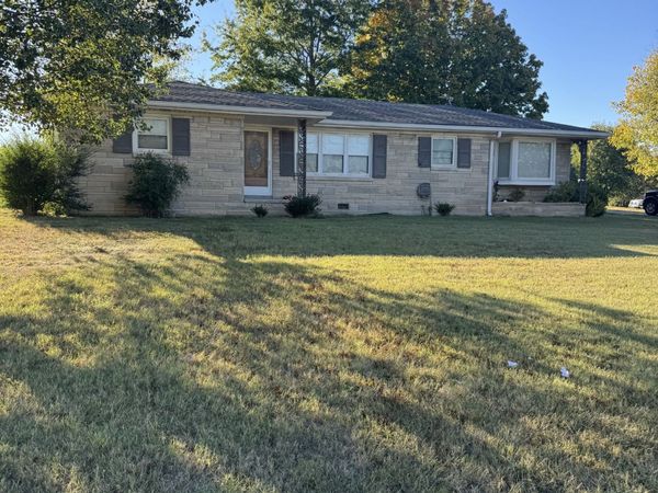 601 Scottsville Rd , Lafayette, TN 37083