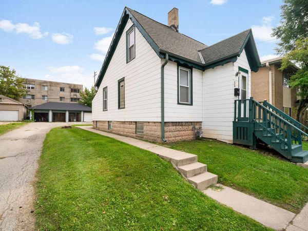 1616 N Warren Ave, Milwaukee, WI 53202
