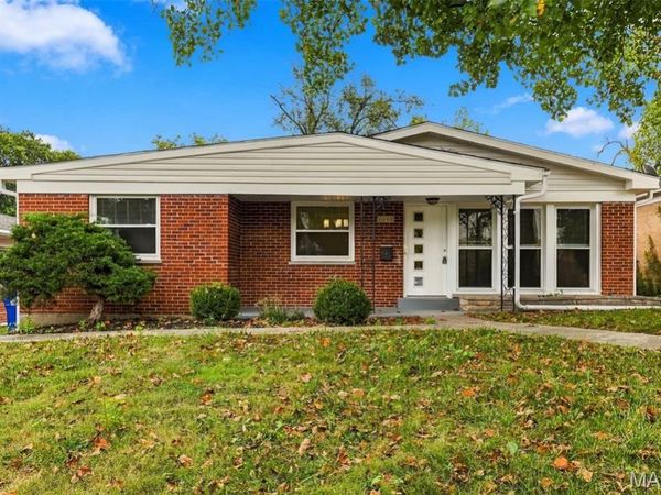 1146 Swarthmore Lane, St Louis, MO 63130