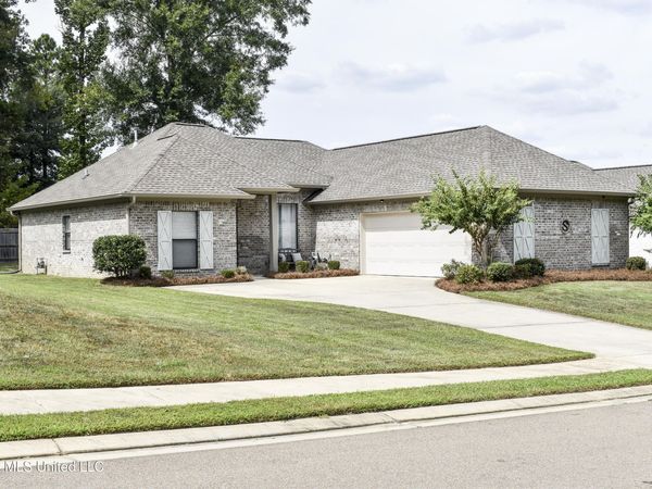 127 Woodburn Way, Pearl, MS 39208
