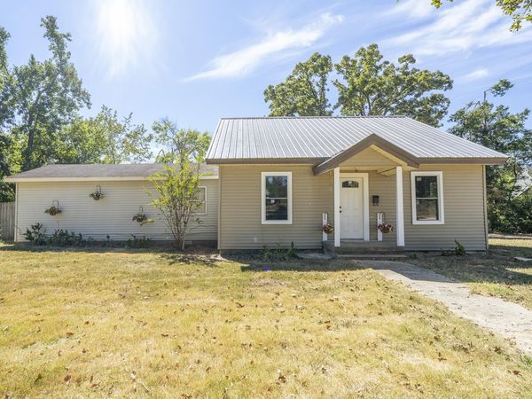 255 OAK ST, Savannah, TN 38372