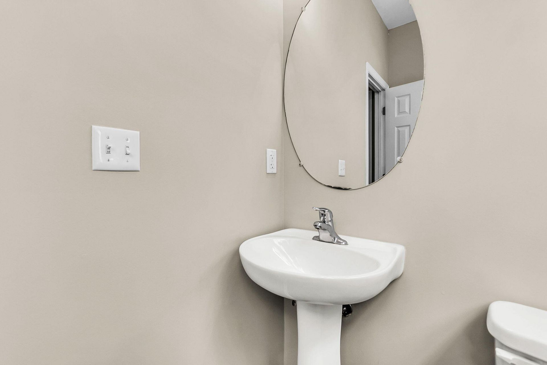 4668 Palm View Circle Photo 11