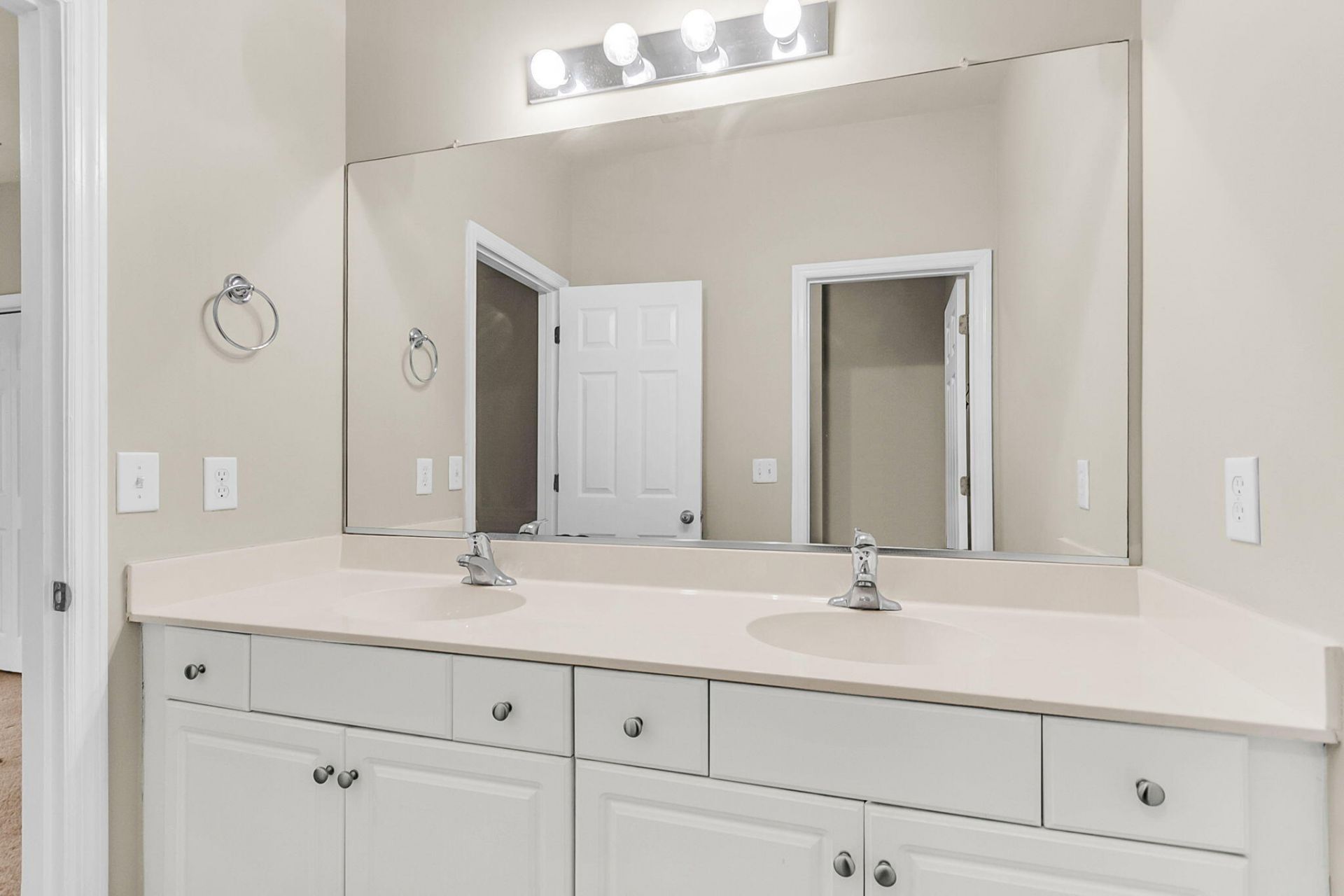4668 Palm View Circle Photo 17