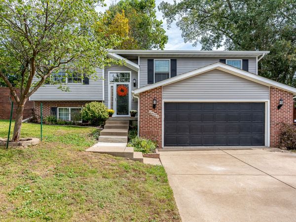 2608 Revo Road , Davenport, IA 52806