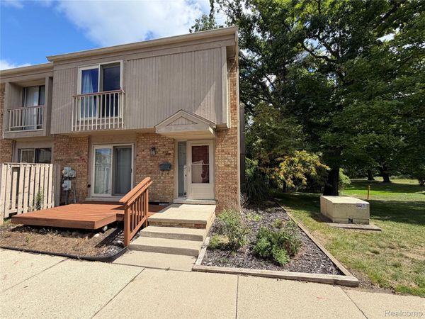 629 Oakbrook, Unit 18, Rochester Hills, Mi 48307