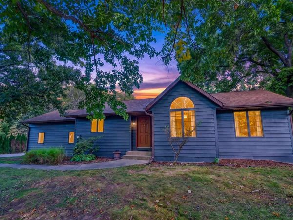 8062 Burr Oak Trail, Cross Plains, WI 53528