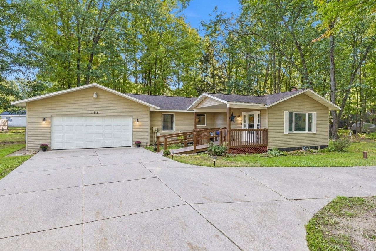 161 Pepperell Avenue, Houghton Lake, MI 48629 Main Photo