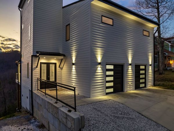 713 John Sevier Dr , Sevierville, TN 37876