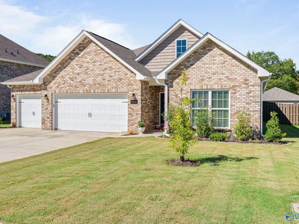 9238 Current Way SE, Owens Cross Roads, AL 35763
