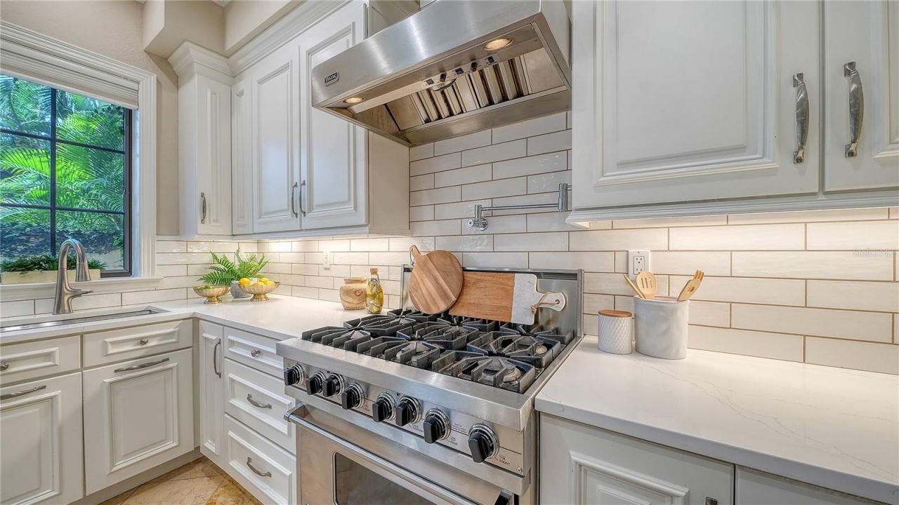 1513 Oak Street, Unit 18, Sarasota, FL 34236 Photo