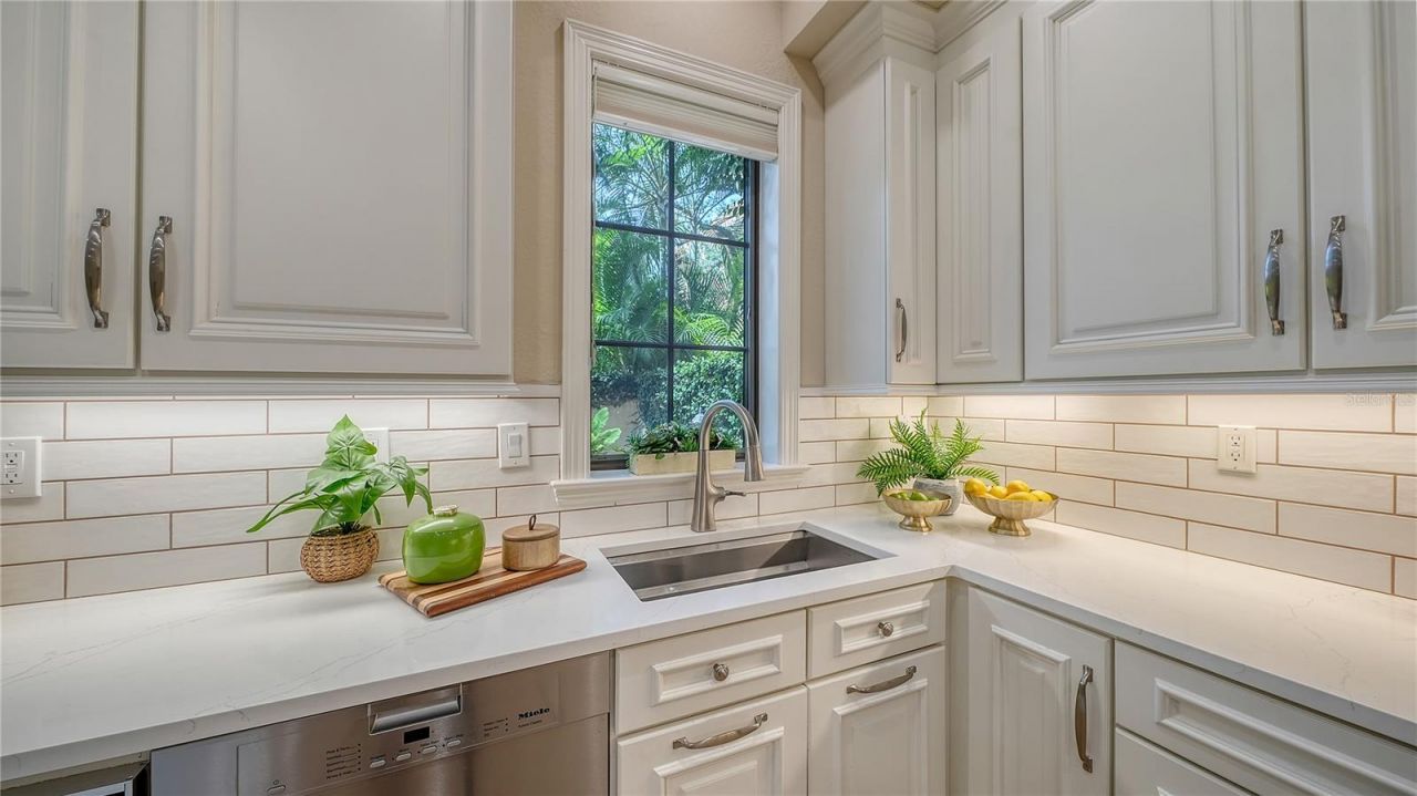 1513 Oak Street, Unit 18, Sarasota, FL 34236 Photo