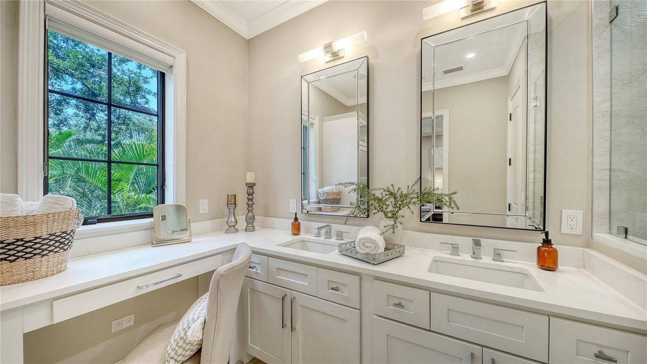 1513 Oak Street, Unit 18, Sarasota, FL 34236 Photo