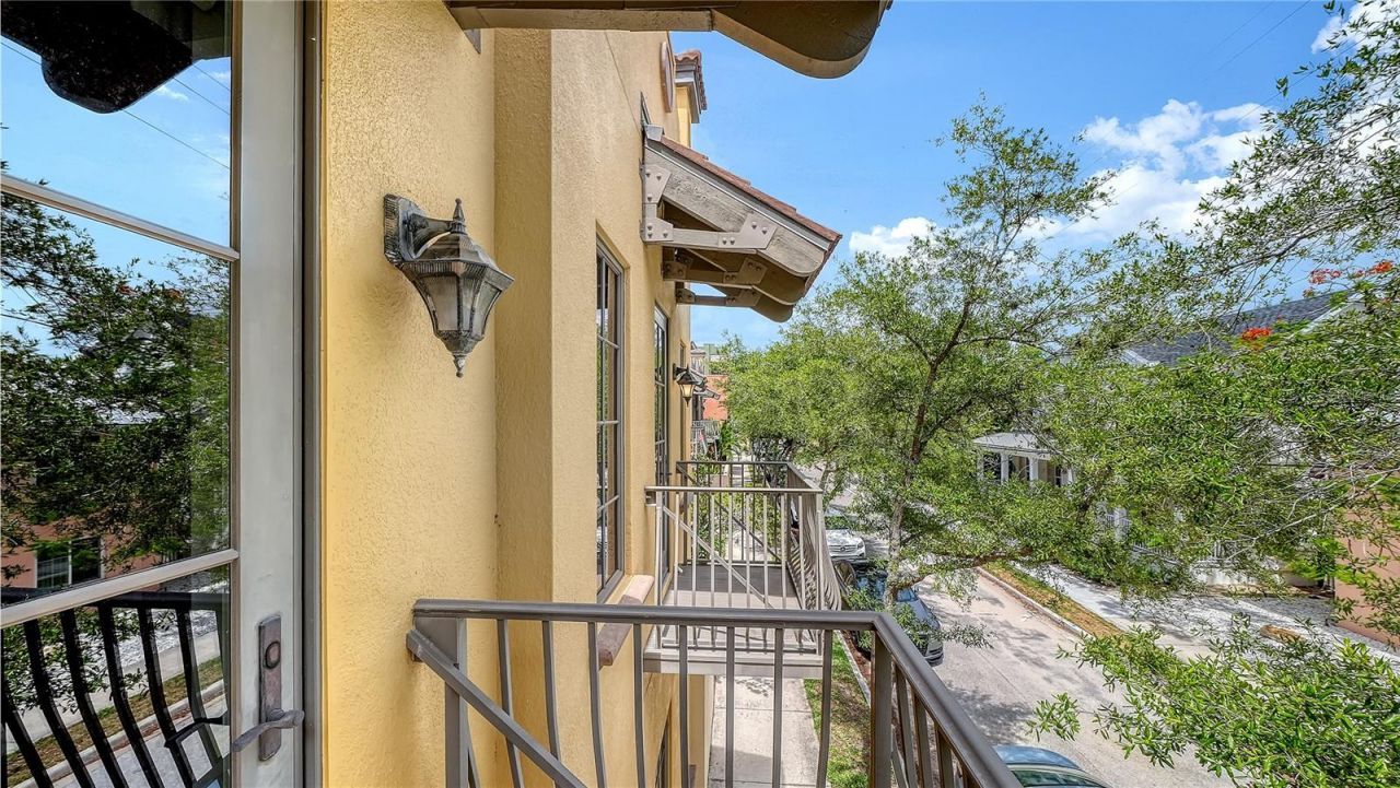1513 Oak Street, Unit 18, Sarasota, FL 34236 Photo