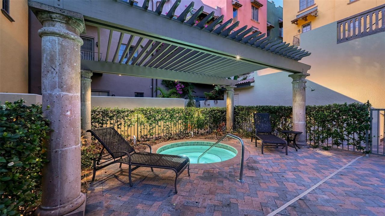 1513 Oak Street, Unit 18, Sarasota, FL 34236 Photo
