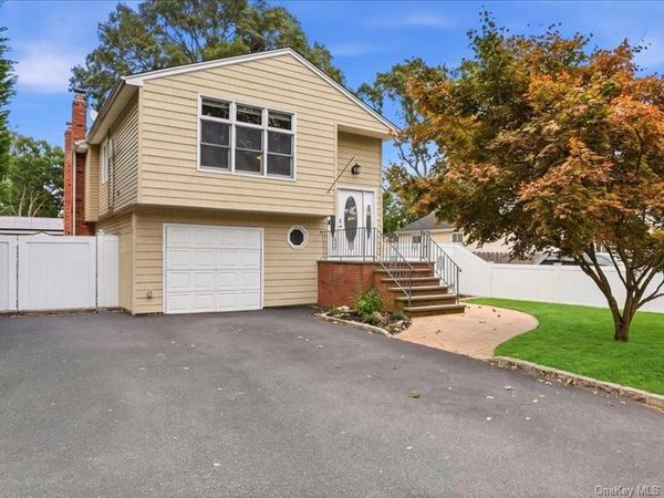 75 Lexington Road , Shirley, NY 11967