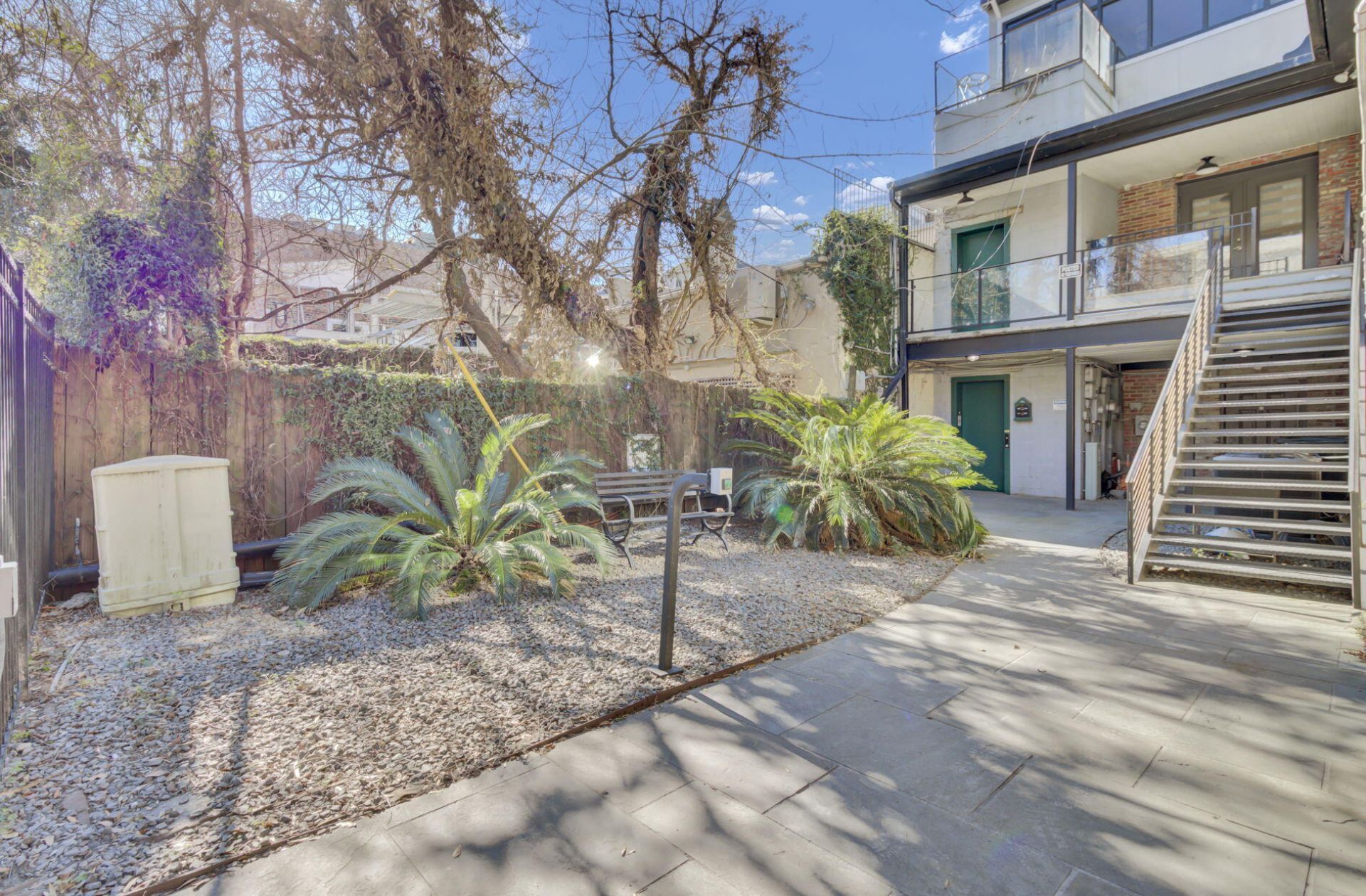 348 King Street Photo 21
