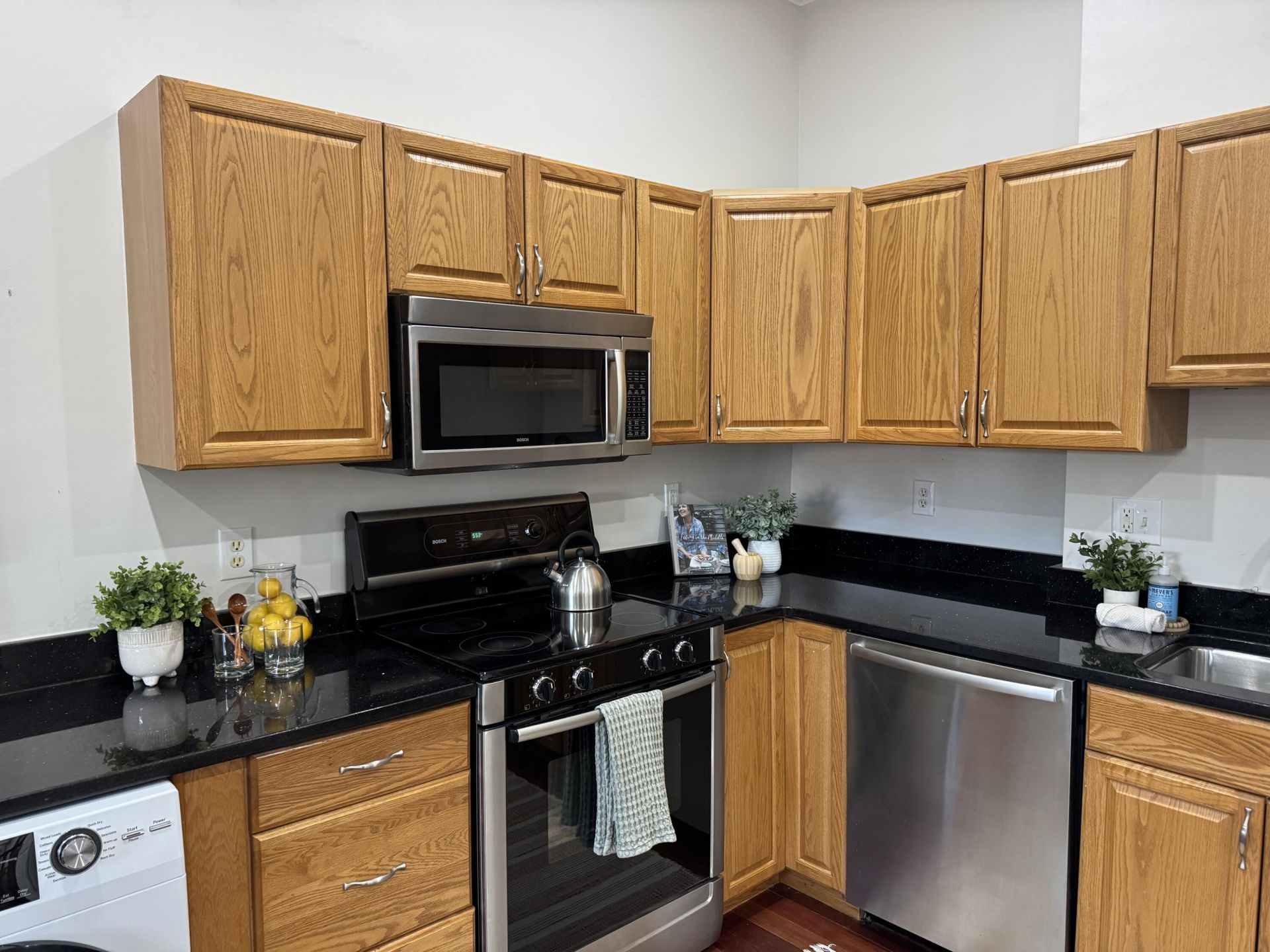 348 King Street Photo 6