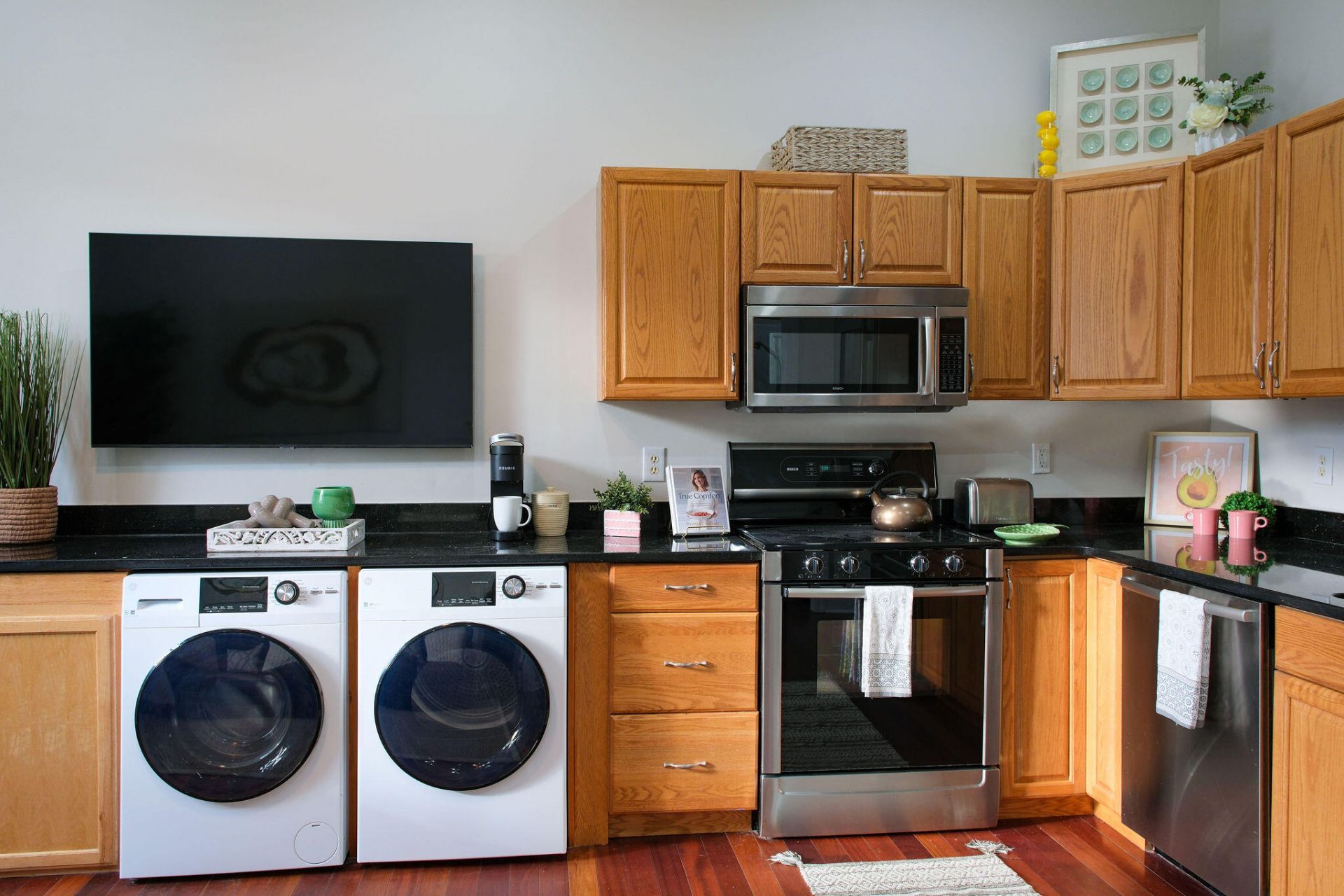 348 King Street Photo 7