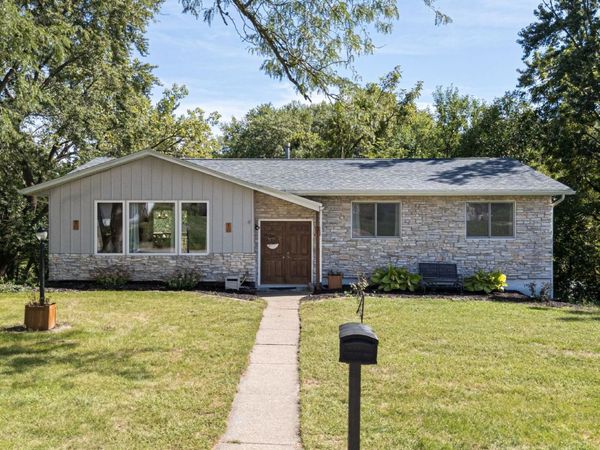 31 Park Avenue , Park View, IA 52748