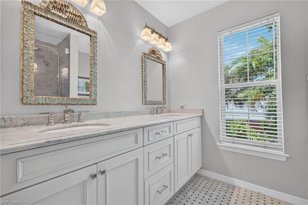 561 Lighthouse Way, Sanibel, FL 33957 Photo
