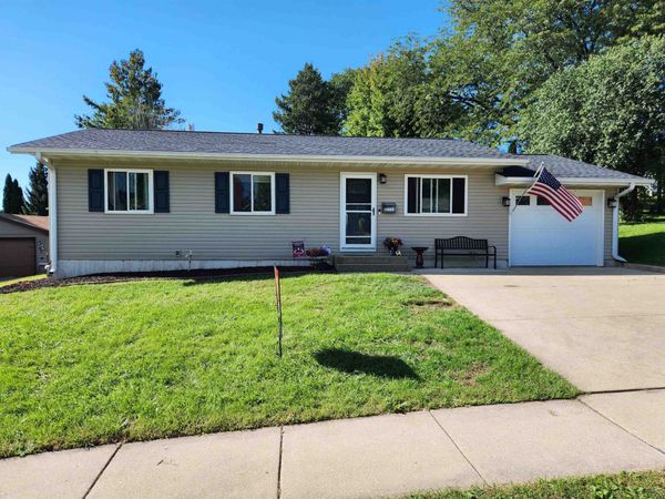 1609 Scenic View Drive, Dubuque, IA 52001
