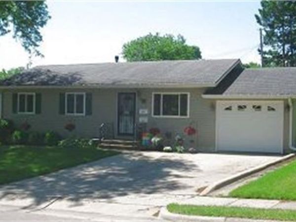 1609 Scenic View Drive, Dubuque, IA 52001