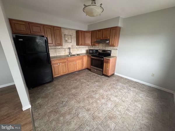 427 SMITH STREET , Unit 1R, DUNMORE, PA 18512