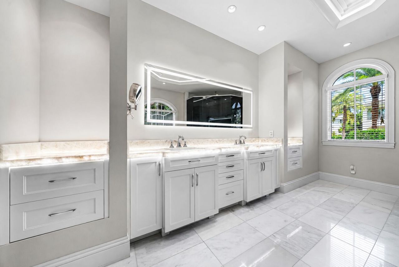 521 NE Spanish Trail, Boca Raton, FL 33432 Photo