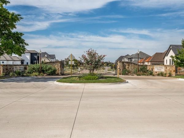 1104 Estate Drive , Ennis, TX 75119