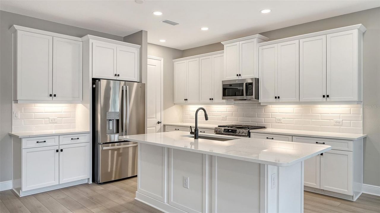 8201 Scarletbush Drive, Sarasota, FL 34240 Photo