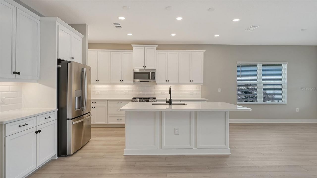 8201 Scarletbush Drive, Sarasota, FL 34240 Photo