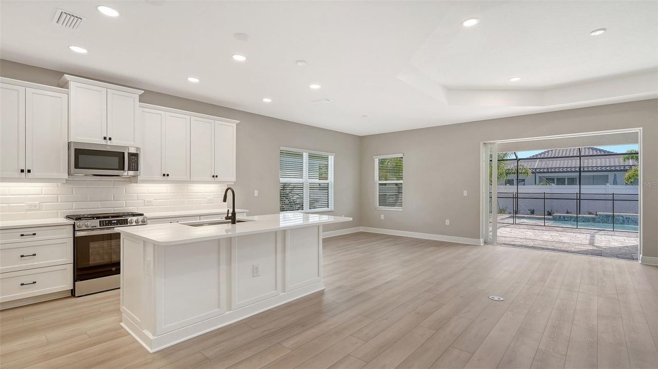 8201 Scarletbush Drive, Sarasota, FL 34240 Photo