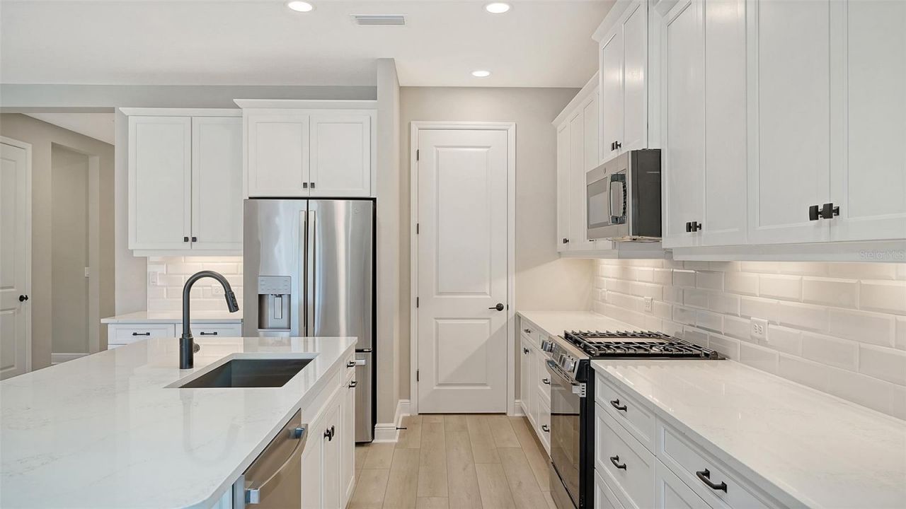 8201 Scarletbush Drive, Sarasota, FL 34240 Photo