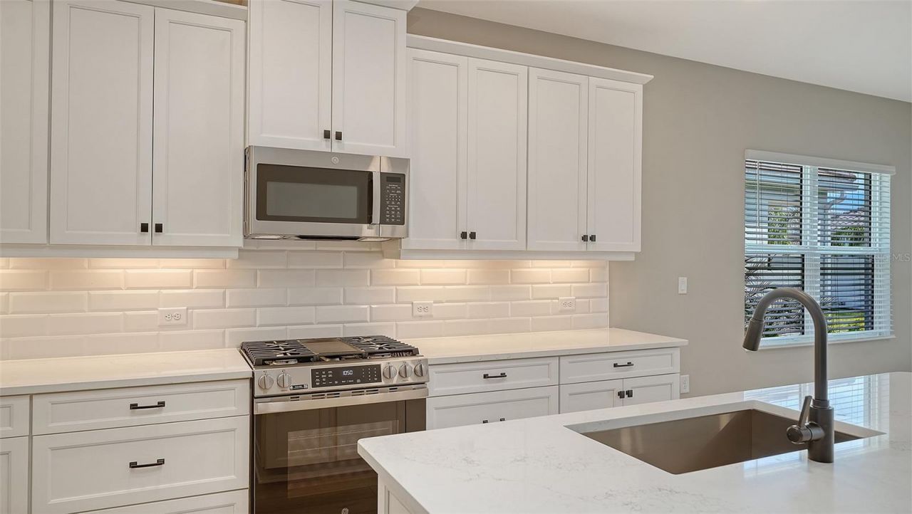 8201 Scarletbush Drive, Sarasota, FL 34240 Photo