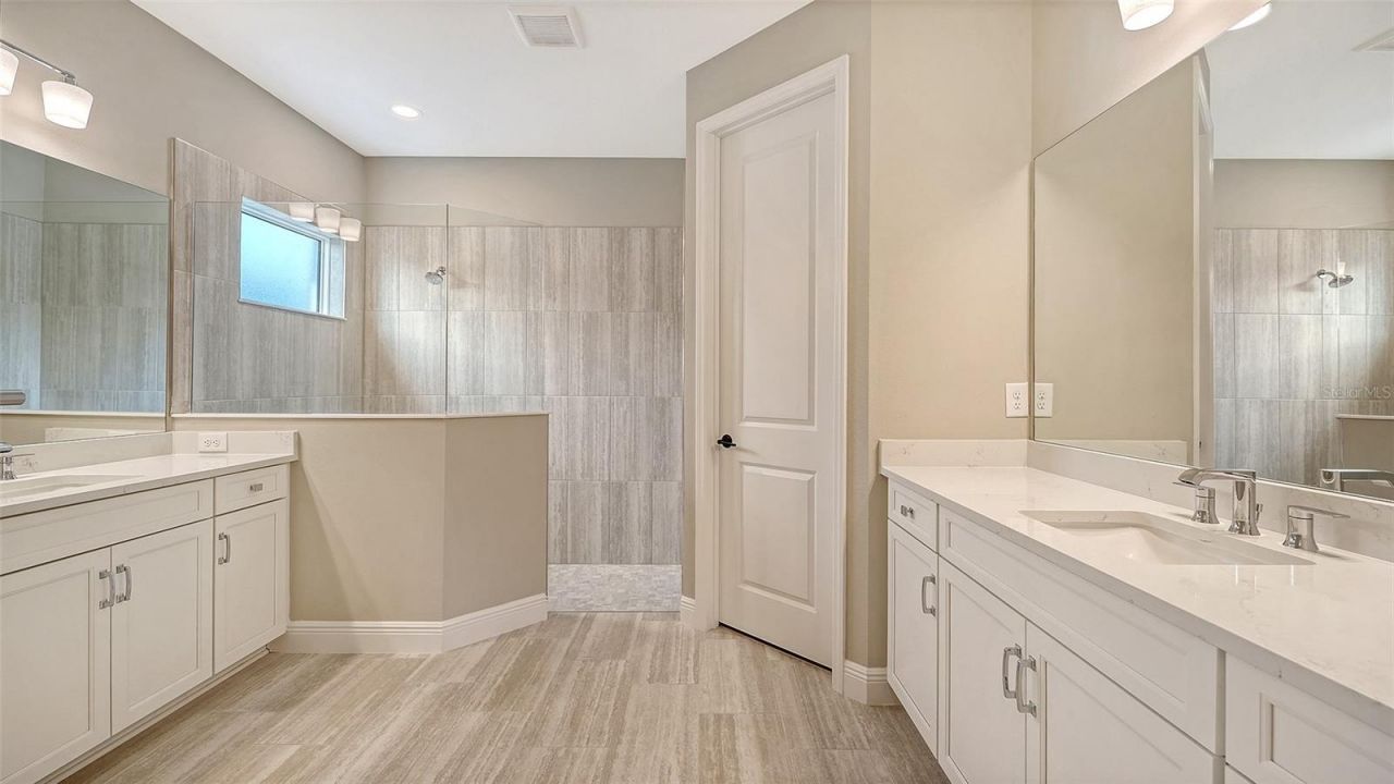 8201 Scarletbush Drive, Sarasota, FL 34240 Photo