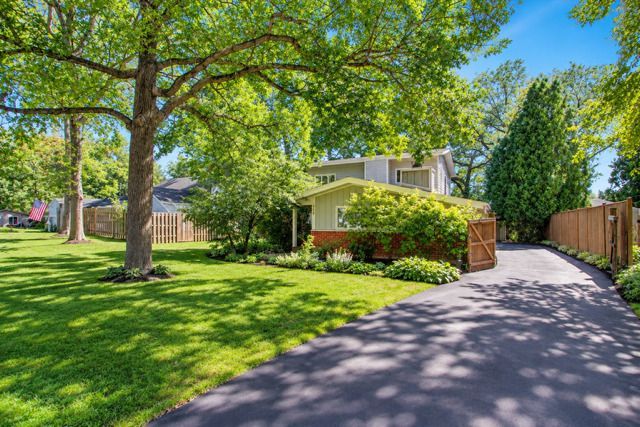 305 Dunbar Road, Mundelein, IL 60060 Main Photo