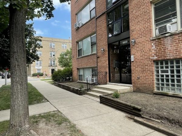 6833 N Oakley Avenue, Unit 3B, Chicago, IL 60645