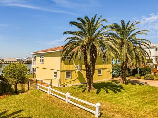 307 Quivira Street , Dauphin Island, AL 36528
